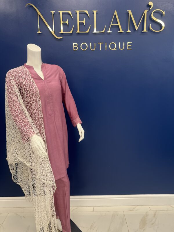 NB Lace Co-ord - Image 17